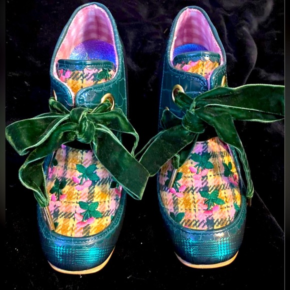 RARE Irregular choice emerald green with cherry embroidery and suede laces - Picture 4 of 4